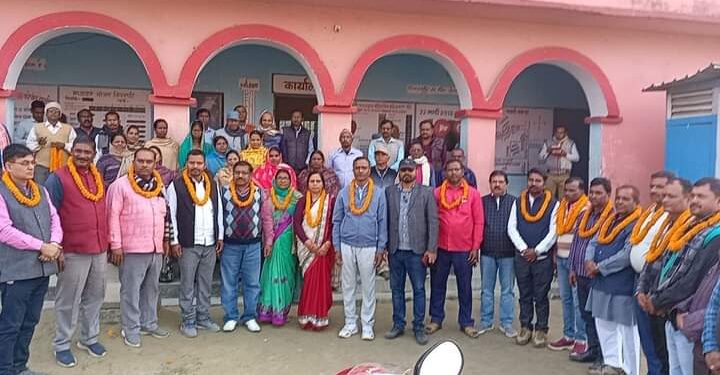 आखिर कब तक जारी होती रहेगी प्राथमिक शिक्षक संघ के संगठन विस्तार की फर्जी सूची!दो फाड़ हुए प्राथमिक शिक्षक संघ के बीच शह और मात का खेल जारी,सुलग रहे सवाल कि,असली संगठन कौन?