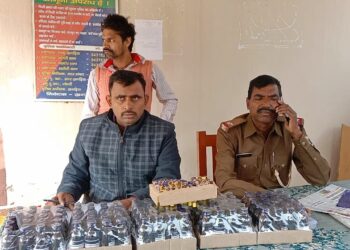 पान दुकान की आड़ में करता था शराब के साथ-साथ प्रतिबंधित कफ सिरप और सुलेशन का कारोबार, भारी मात्रा में नशीली कफ सिरप और सुलेशन के साथ शंकर धराया