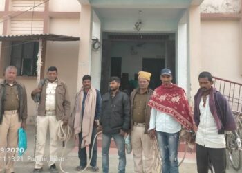 शराबियों के विरुद्ध चला पुलिसिया अभियान,शराब के नशे में चूर डीलर मंटू दास सहित नौ लोग चढ़े पुलिस के हत्थे,शराब कारोबारियों की तलाश में जुटी पुलिस