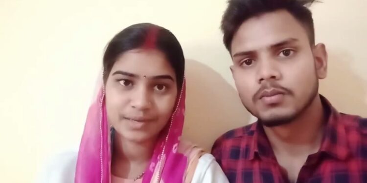 अपह्वत बतायी गई युवती ने अपनी मनमर्जी से प्रेमी संग रचा ली शादी,प्रेमी संग वीडियो बनाकर की जारी और कहा-किसी ने नहीं किया अपहरण,रचा ली हूं शादी,अगर मेरे या मेरे पति के साथ किसी तरह का हुआ हादसा,तो उसके पिता,भाई और उनके दोस्त होंगे जिम्मेदार