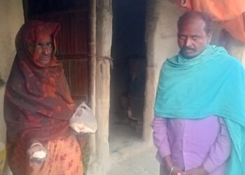 …और जब डीलर द्वारा लाभुकों को दिए गए रबर से बने नकली चावल,नाराज लाभुकों ने एसडीओ से की शिकायत,मामले की जांच कर रहे एमओ