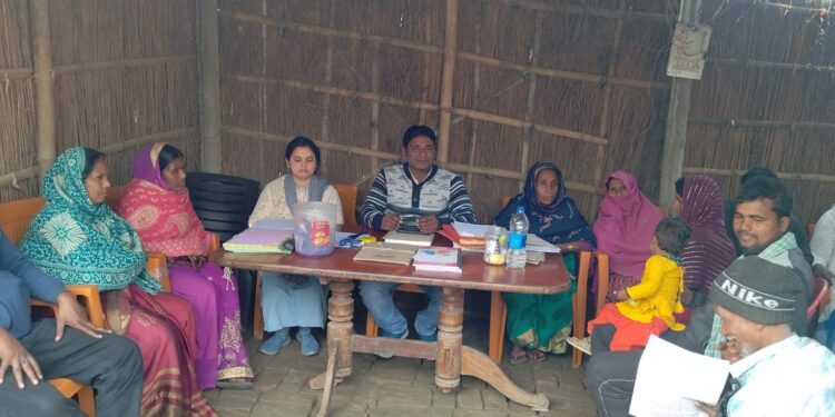 रामपुर ग्राम कचहरी में एक वर्ष में 53 मामलों की हुई सुनवाई,24 फौजदारी मामले में सुनवाई करते हुए 6 लाख 61 हजार रुपये वाजिव हकदार को दिलाया,शनिवार को जनता दरबार में दो मामलों में एक का हुआ निष्पादन