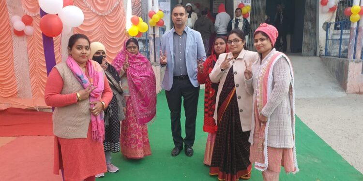 नगरपालिका चुनाव को लेकर डीएम-एसपी ने विभिन्न मतदान केन्द्रों का लिया जायजा,मतदाताओं से लिया फ़िडबैक और कहा-तमाम मतदाताओं द्वारा अपने मताधिकार का प्रयोग करते हुए मत देना जरुरी