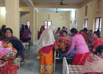 रेफरल अस्पताल में नहीं है वार्ड बॉय ,मरीजों को ऑपरेशन थियेटर से बेड तक ले जाने के एवज में वसूले जाते हैं पचास रुपये