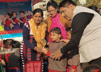 बचपन प्ले स्कूल में वार्षिक खेल दिवस के मौके पर कई तरह के खेलों का हुआ आयोजन,नगर परिषद की नवनिर्वाचित अध्यक्ष अर्चना कुमारी ने कहा-पढ़ाई के साथ-साथ खेल को कैरियर के तौर पर अपनाने को ले बच्चों को प्रेरित किया जाना जरुरी