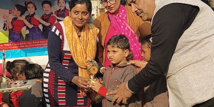 बचपन प्ले स्कूल में वार्षिक खेल दिवस के मौके पर कई तरह के खेलों का हुआ आयोजन,नगर परिषद की नवनिर्वाचित अध्यक्ष अर्चना कुमारी ने कहा-पढ़ाई के साथ-साथ खेल को कैरियर के तौर पर अपनाने को ले बच्चों को प्रेरित किया जाना जरुरी