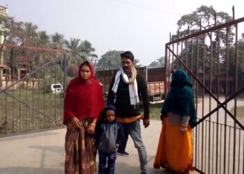 सड़क दुर्घटना में मौत के शिकार हुए टैंक लोरी ड्राइवर की पत्नी की गूंज रही चित्कार,कोई नहीं सुन रहा उसकी पुकार,मुआवजा देने के नाम पर टैंक लोरी ऑनर कर रहे टालमटोल और थानेदार उसका आवेदन लेने तक से कर रहे इंकार