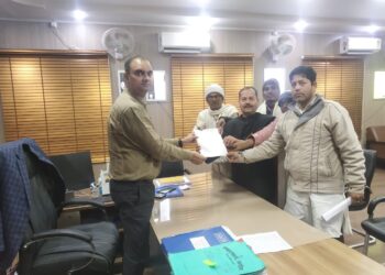 जल-जमाव की समस्या से आजिज किसानों के जत्थे ने डीएम को सौंपा ज्ञापन, सहायक अभियंता और संवेदक के कारनामों से कराया अवगत,खाद की कालाबाजारी में कृषि समन्वयक एवं प्रखंड कृषि पदाधिकारी को बताया संलिप्त