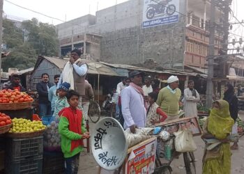 खासे चर्चा में हैं बेलदौर नगर पंचायत चुनाव में मुख्य पार्षद पद से भाग्य आजमा रही रुबी कुमारी, इस हाईटेक युग में साइकिल से चुनावी प्रचार-प्रसार का अंदाज है निराला