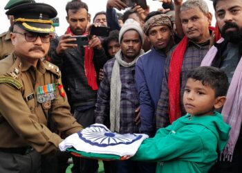 शहीद जेसीओ चंदन कुमार मिश्र का अगुवानी गंगा तट पर सैनिक सम्मान के साथ किया गया अंतिम संस्कार, महज आठ वर्षीय पुत्र मयंक ने दी मुखाग्नि, बिलखते रहे परिजन