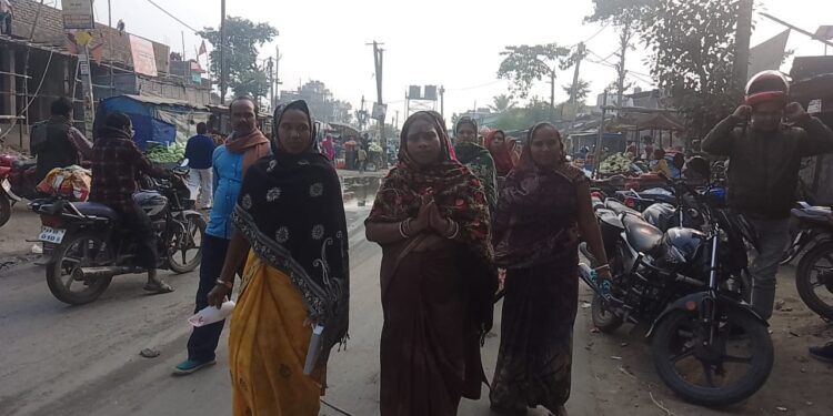 28दिसम्बर को होने वाले अंतिम चरण के नगर निकाय चुनाव को ले कल से थम गया प्रचार-प्रसार का दौर, ठंढ़े पड़ गए कान फाड़ू भोंपू, मतदाताओं को लुभाने के लिए प्रत्याशियों द्वारा दिया जाने लगा है रुपये का प्रलोभन