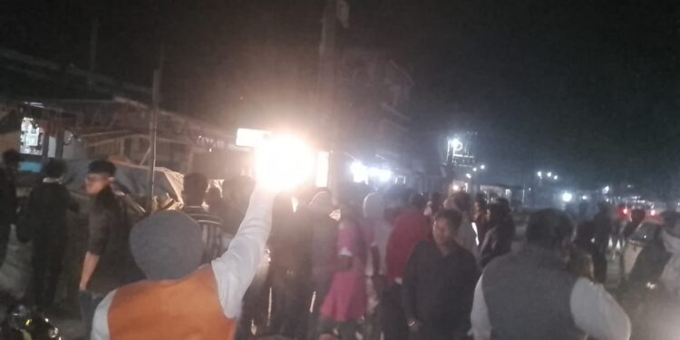 बेलदौर बाजार स्थित सब्जी मंडी के समीप आखिर किसने चलाई गोलियां!पड़ताल में जुटी पुलिस,चुनावी प्रचार-प्रसार के लिए बज रहे भोंपू का आवाज हुआ ठंढ़ा और गरजने लगी बंदूकें, दहशतजदा हैं लोग