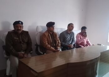 नगर निकाय चुनाव को ले समीक्षात्मक बैठक आयोजित,डीएम ने कहा-दोपहर 2 बजे के बाद मतदान केन्द्रों पर होने लगती है फर्जी मतदाताओं की मौजूदगी,नकेल कसना जरुरी