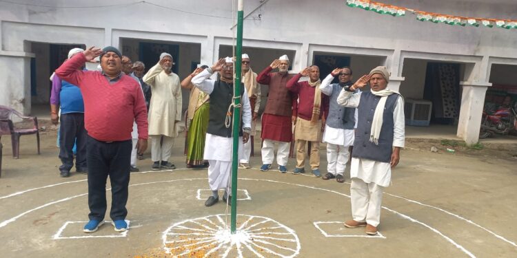 स्थापना दिवस पर कांग्रेस कार्यालय में समारोह का हुआ आयोजन,सदर विधायक छत्रपति यादव ने कहा-नफरत की राजनीति कर रही भाजपा,भारत जोड़ो यात्रा कर राहुल गांधी देश में एकता का दे रहे संदेश