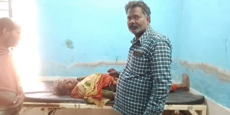 अनियंत्रित बाइक सवार ने वृद्ध महिला को मारा जबर्दस्त ठोकर,गंभीर हालत में रेफर