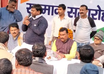 कांग्रेस कार्यालय में जदयू अध्यक्ष सहित अन्य नेताओं को किया गया सम्मानित, सदर विधायक ने कहा-नई परम्परा की हुई है शुरुआत, बीजेपी की केन्द्र सरकार को जड़ से उखाड़ फेंकने के लिए महागठबंधन के दलों को सशक्त बनाना जरुरी