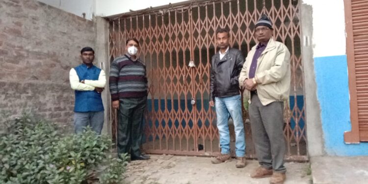 अवैध रुप से निजी अस्पताल का संचालन मामले में सील दो निजी अस्पतालों के खोल दिए गए ताले,कुछ माह पूर्व किया गया था सील,दिशा-निर्देश जारी करते हुए स्वास्थ्य विभाग के पदाधिकारियों ने संचालकों से कहा-नियम विरुद्ध हुआ संचालन,तो बड़ी होगी कार्रवाई
