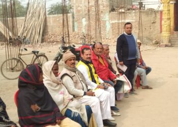 यूरिया की कालाबाजारी से नाराज किसानों ने कर दिया जिला कृषि पदाधिकारी के विरुद्ध आर-पार की लड़ाई का एलान,किसान नेता धीरेन्द्र सिंह टुडू ने कहा-मेसर्स प्रह्लाद इंटरप्राईजेज की अनुज्ञप्ति हो रद्द,दो जनवरी को कृषि पदाधिकारी का होगा पुतला दहन