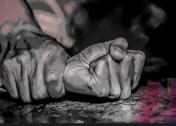 दरिंदों ने महिला के साथ गैंगरेप की घटना को अंजाम देकर कर दी निर्मम हत्या, पशुओं का चारा लाने घर से निकली महिला की दो दिनों बाद गन्ने के खेत से मिली अर्धनग्न लाश,शव को कब्जे में लेने के बजाय सीमा विवाद में उलझी रही बेगूसराय-समस्तीपुर की पुलिस