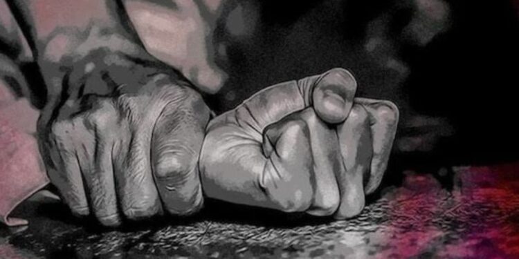 दरिंदों ने महिला के साथ गैंगरेप की घटना को अंजाम देकर कर दी निर्मम हत्या, पशुओं का चारा लाने घर से निकली महिला की दो दिनों बाद गन्ने के खेत से मिली अर्धनग्न लाश,शव को कब्जे में लेने के बजाय सीमा विवाद में उलझी रही बेगूसराय-समस्तीपुर की पुलिस