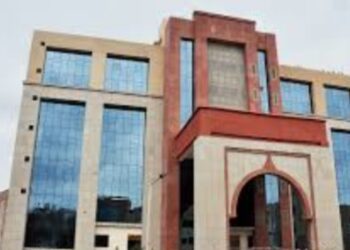 आईपीएस आदित्य कुमार की गिरफ्तारी के लिए बिहार के साथ-साथ यूपी पुलिस भी छानने लगी है खाक,निचली अदालत द्वारा अग्रिम जमानत खारिज करते ही आदित्य की बहुत बढ़ गई परेशानी