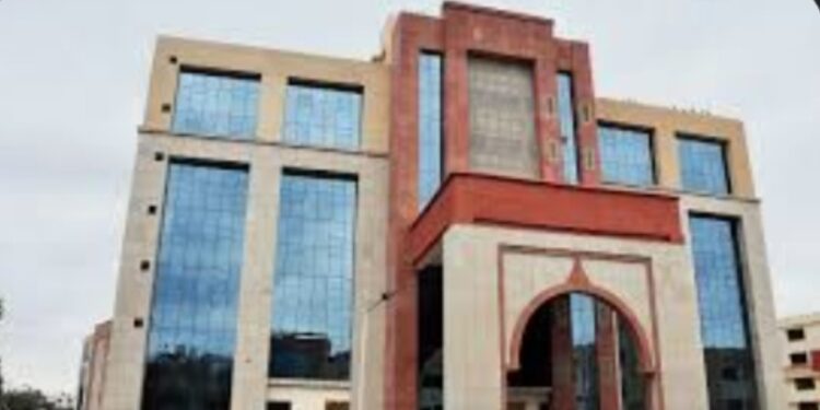 आईपीएस आदित्य कुमार की गिरफ्तारी के लिए बिहार के साथ-साथ यूपी पुलिस भी छानने लगी है खाक,निचली अदालत द्वारा अग्रिम जमानत खारिज करते ही आदित्य की बहुत बढ़ गई परेशानी