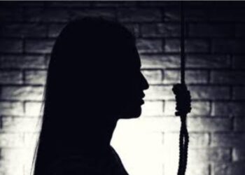 पति के साथ हुए विवाद से आक्रोशित होकर फांसी के फंदे से झूल गई पत्नी,शव बरामद कर पड़ताल में जुटी पुलिस,तरह-तरह की है चर्चा