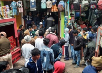 खगड़िया शहर में होते-होते रह गया बड़ा हादसा, रेडिमेड कपड़े की दुकान में लगी आग,लाखों का सामान स्वाहा