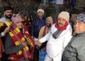 पूर्व नगर सभापति सह पूर्व राजद एमएलसी प्रत्याशी मनोहर यादव ने अपने जन्मदिन मौके पर गरीब व जरुरतमंदों के घर-घर जाकर किया कंबल वितरित,कहा-ताउम्र करता रहूंगा गरीब और जरुरतमंदों की सेवा
