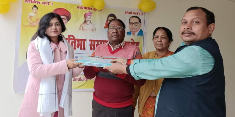 पीएचडी करने वाली मधु प्रिया हुई सम्मानित,प्रोफेसर तरुण प्रसाद ने मधु से सीख लेने की जरुरत पर दिया बल,तो राकेश पासवान शास्त्री ने कहा-सफलता अर्जित कर लड़कियां बन रही आत्मनिर्भर