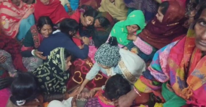 ठंड लगने से अलौली के छात्र की मौत,परिजनों का रो-रोकर बुरा हाल,मृतक के परिजनों को मुआवजा देने की उठी मांग