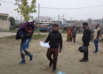 चाचा और चाची ने भतीजे को लोहे के रड से पीट-पीटकर किया अधमरा, गंभीर हालत में रेफर