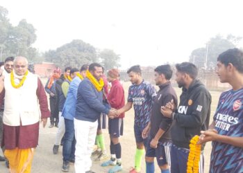 बहुचर्चित भूतपूर्व मुखिया विजय कुमार यादव की पुण्यतिथि पर फुटबॉल टूर्नामेंट आयोजित, युवाशक्ति के राष्ट्रीय कार्यकारी अध्यक्ष नागेन्द्र सिंह त्यागी ने कहा-स्वच्छ और स्वस्थ समाज निर्माण के लिए खेल का होना अति आवश्यक