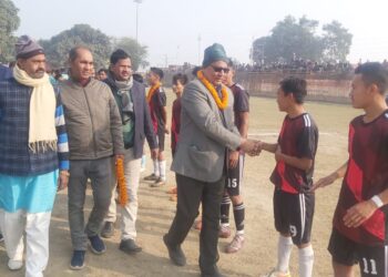 बहुचर्चित पूर्व मुखिया विजय यादव की 15 वीं पुण्यतिथि पर आयोजित फुटबॉल टूर्नामेंट के दूसरे मैच में नेपाल ने बंगाल को एक गोल से हराया,समाज के सर्वांगीण विकास को ले हर कस्बे में खेल को विकसित करना आवश्यक: डाॅ.स्वामी विवेकानंद