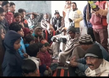 विद्यालय में जांच करने पहुंचे पंचायत सेवक को पहले पिलाया दारु,फिर पुलिस पदाधिकारी को बुलाकर नशे की हालत में करा दिया गिरफ्तार,चहुंओर हो रही चर्चा