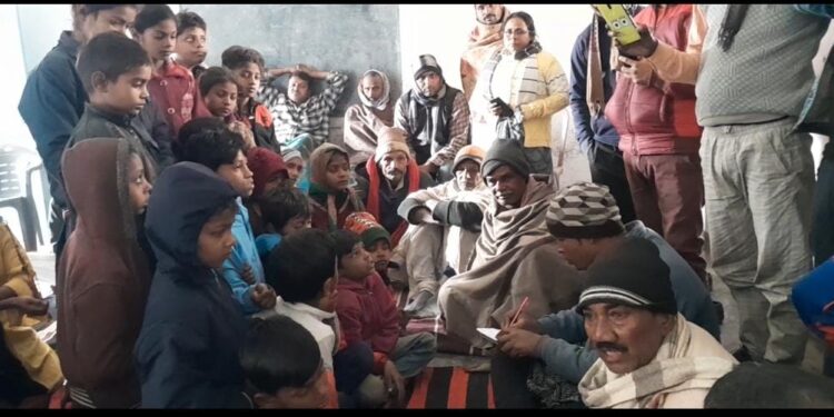 विद्यालय में जांच करने पहुंचे पंचायत सेवक को पहले पिलाया दारु,फिर पुलिस पदाधिकारी को बुलाकर नशे की हालत में करा दिया गिरफ्तार,चहुंओर हो रही चर्चा