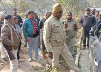 परबत्ता प्रखंड प्रमुख की गाड़ी का शीशा तोड़कर आखिर किसने उड़ा लिए लाखों रुपये!पड़ताल में जुटी पुलिस