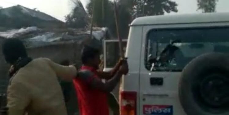 पुलिस टीम पर हमला कर असामाजिक तत्वों ने एक अपराधी को छुड़ाया, एसएचओ सहित चार पुलिसकर्मी जख्मी