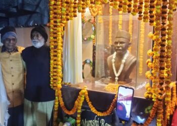 पूर्व मुखिया सुरेश प्रसाद की जयंती पर मुंशी रामलाल की प्रतिमा का हुआ अनावरण,सेवानिवृत्त विंग कमांडर रमेश चंद्र प्रसाद ने पूर्वजों द्वारा विभिन्न क्षेत्रों में किए गए कार्यों को किया रेखांकित