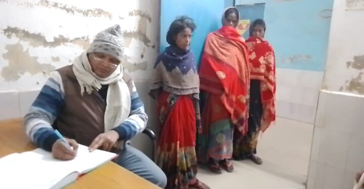 महज पांच रुपये को ले दबंग ने पड़ोसी महिलाओं पर ढ़ाया सितम,अर्धनग्न कर गांव की बेटी को पीटा, सास-बहू को भी नहीं छोड़ा,एक रेफर