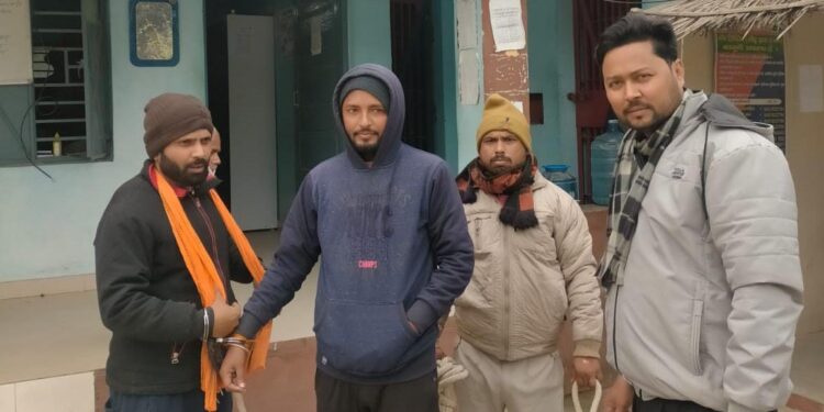 परबत्ता प्रखंड क्षेत्र में शराबियों और शराब तस्करों के विरुद्ध चला अभियान,चार नशेड़ी चढ़ा पुलिस के हत्थे, शराब के साथ दो शराब तस्कर भी धराया