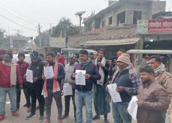 शिक्षा मंत्री प्रोफेसर चंद्रशेखर के पक्ष में उतरे समर्थकों ने कहा-मनुस्मृति से नहीं,अपितु संविधान से चलेगा देश