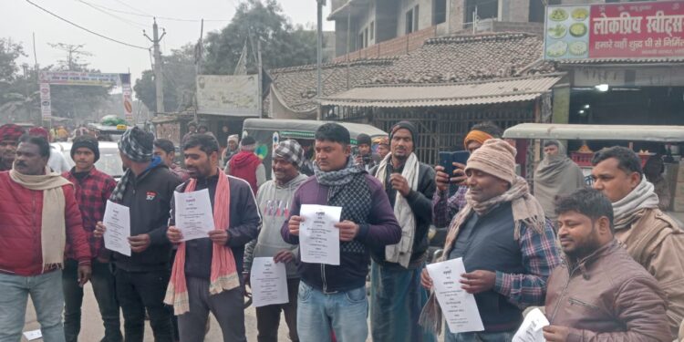शिक्षा मंत्री प्रोफेसर चंद्रशेखर के पक्ष में उतरे समर्थकों ने कहा-मनुस्मृति से नहीं,अपितु संविधान से चलेगा देश