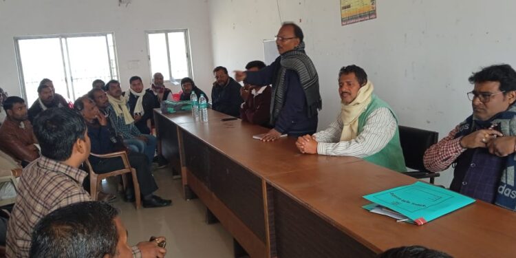 खाद की कृत्रिम किल्लत पैदा कर हो रही कालाबाजारी पर लगेगी रोक,वक्ताओं ने कहा-समस्याओं से ग्रसित होंगे किसान,तो विभिन्न समस्याओं से उबर नहीं पाएंगे आमजन