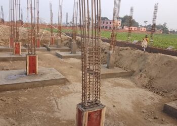 बेलदौर में चल रहे गैस प्लांट निर्माण कार्य पर आक्रोशित ग्रामीणों ने आखिर क्यों लगाई रोक!!