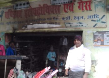 इलेक्ट्रॉनिक्स एवं गैस दुकान में आग लगी या लगा दी गई आग!पड़ताल में जुटी पुलिस