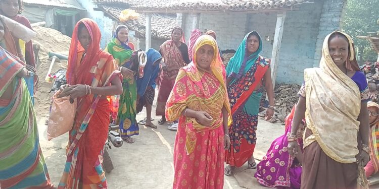 बेलदौर प्रखंड क्षेत्र में नहीं थम रही डीलरों की मनमानी,गालीबाज डीलर पति का किस्सा हो रहा सरेआम,कार्रवाई की उठी मांग