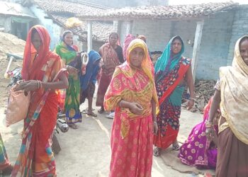 बेलदौर प्रखंड क्षेत्र में सिर चढ़कर बोल रही डीलरों की मनमानी,राशन के नाम पर कटौती करने से नाराज लाभुकों ने काटा बबाल