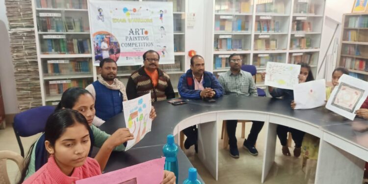 परीक्षा पर परिचर्चा’के तहत राजमाता माधुरी देवी टीचर ट्रेनिंग कॉलेज में बच्चों के बीच चित्रकला प्रतियोगिता आयोजित, प्रोफेसर अरविंद सिंह ने कहा-एकाग्रचित्त होकर करें परीक्षा की तैयारी