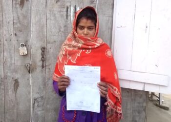 छेड़खानी का विरोध करने पर दबंग ने महिला को पीट-पीटकर किया जख्मी,बीते दिनों सड़क पर महज पानी गिराने के बाद से सुलग रहा है विवाद,दो पक्षों के बीच तनाव व्याप्त